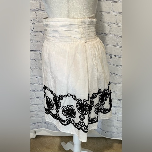 Joe B Juniors Size Medium White Black Embroidered Cotton Pull-On Skirt - Picture 2 of 6